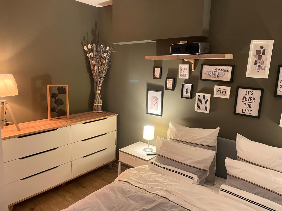 Mille et une nuit, appartement en RDC avec exterieur et parking Dole Extérieur photo