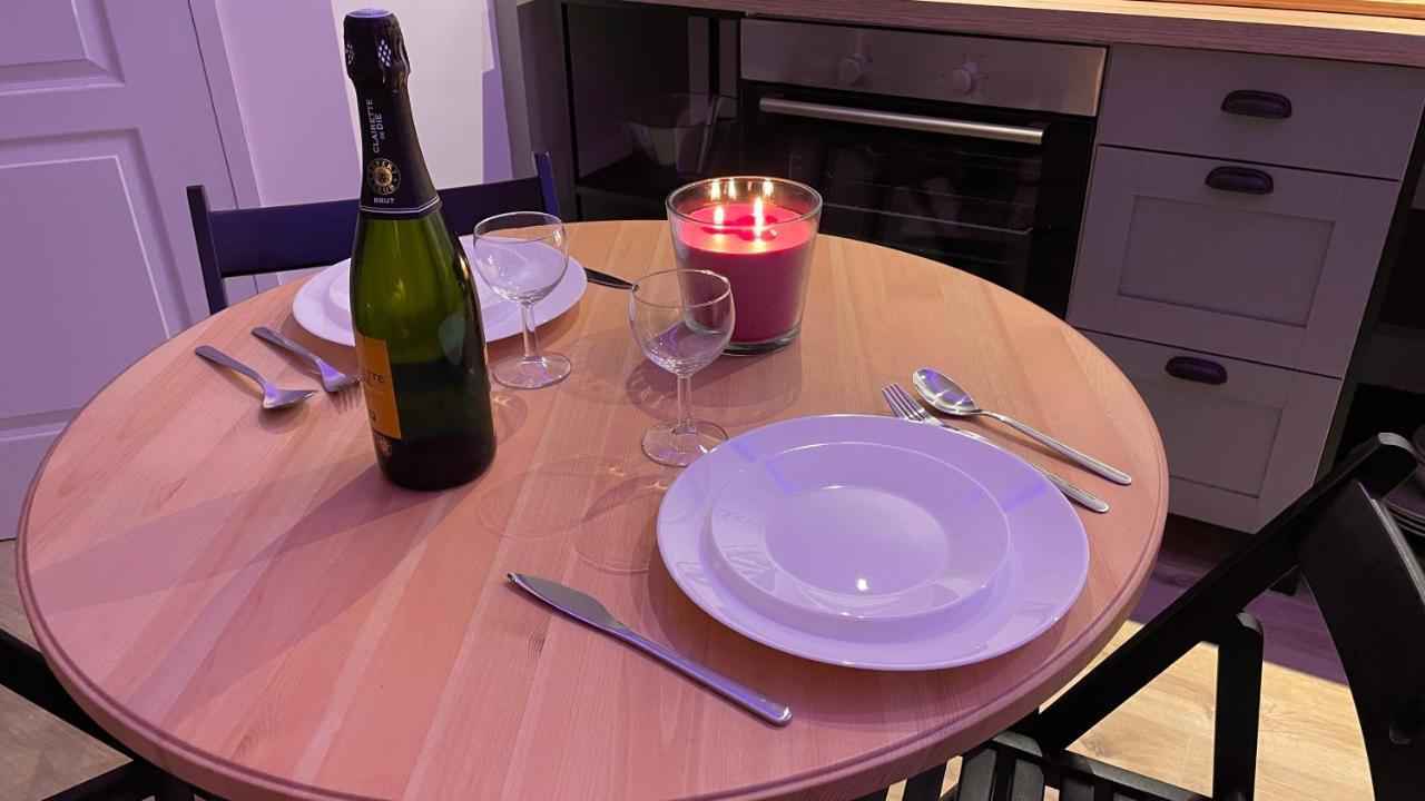 Mille et une nuit, appartement en RDC avec exterieur et parking Dole Extérieur photo