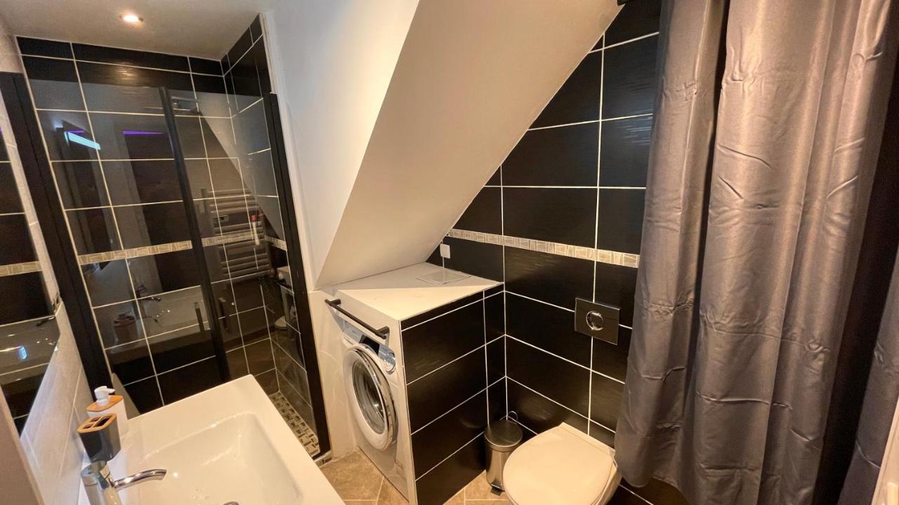 Mille et une nuit, appartement en RDC avec exterieur et parking Dole Extérieur photo