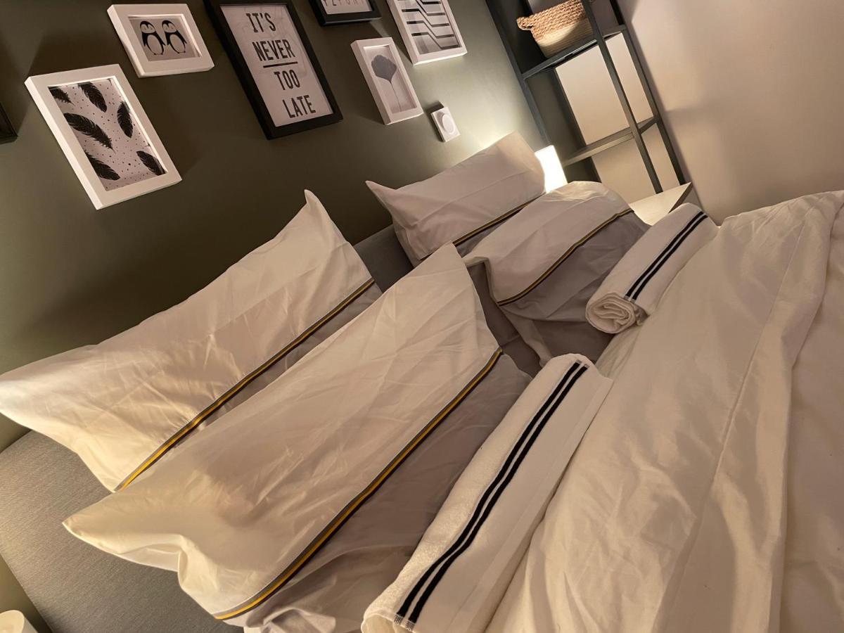 Mille et une nuit, appartement en RDC avec exterieur et parking Dole Extérieur photo